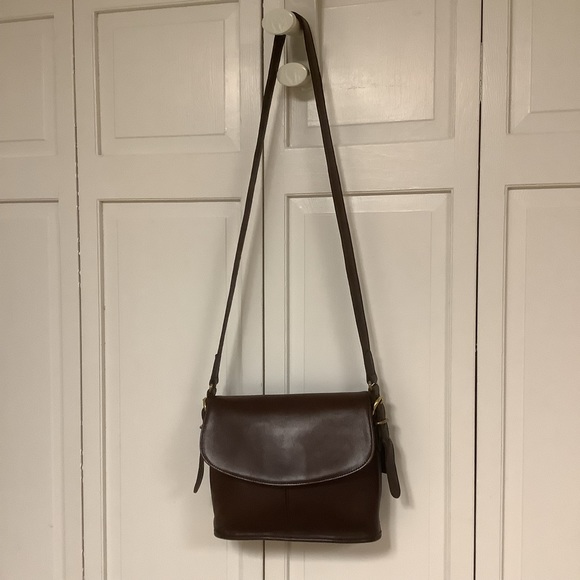 VTG Coach Equestrian Flap Bag Chocolate Brown Leather w Adjustable Buckle Straps - Picture 3 of 17